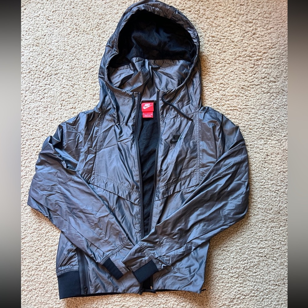 Women’s nike windbreaker